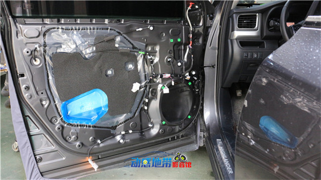 3原車門赤裸裸的門板.jpg