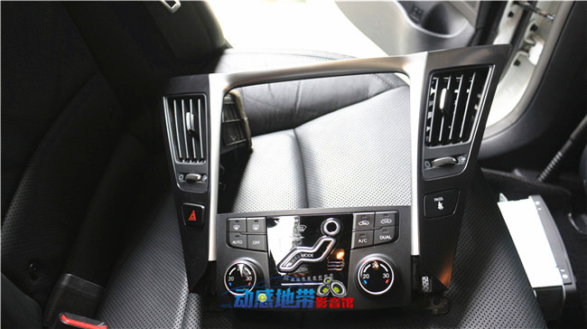 3現代索納塔原車主機面框.jpg