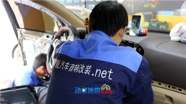3師傅開始拆裝.jpg