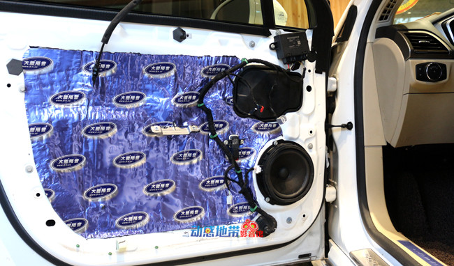 8車門大能隔音施工.jpg