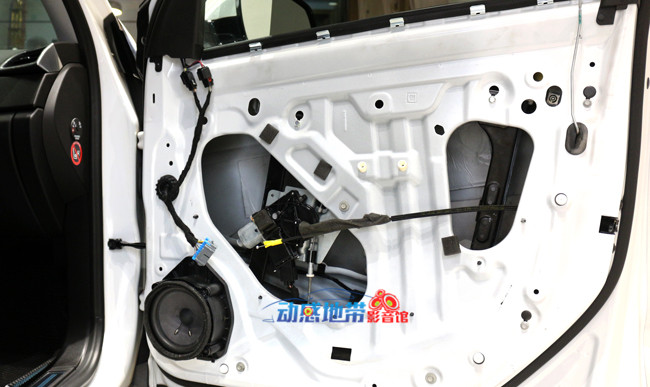 4未做隔音的凱迪拉克車門.jpg