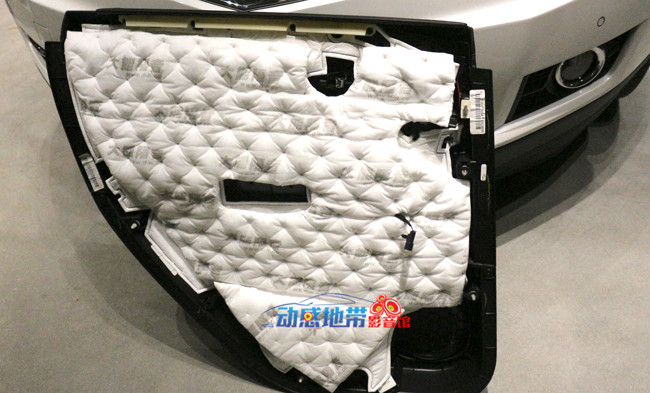 12門板做好吸音棉施工.jpg