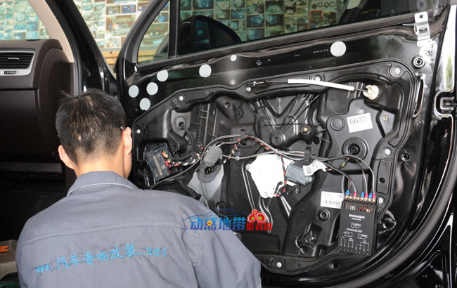 9車門喇叭安裝中.jpg
