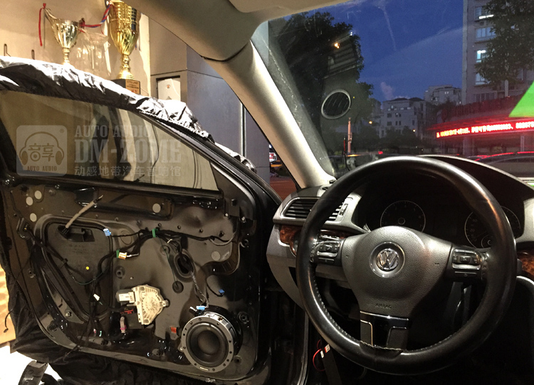 2大眾帕薩特汽車音響改裝前門安裝效果.jpg